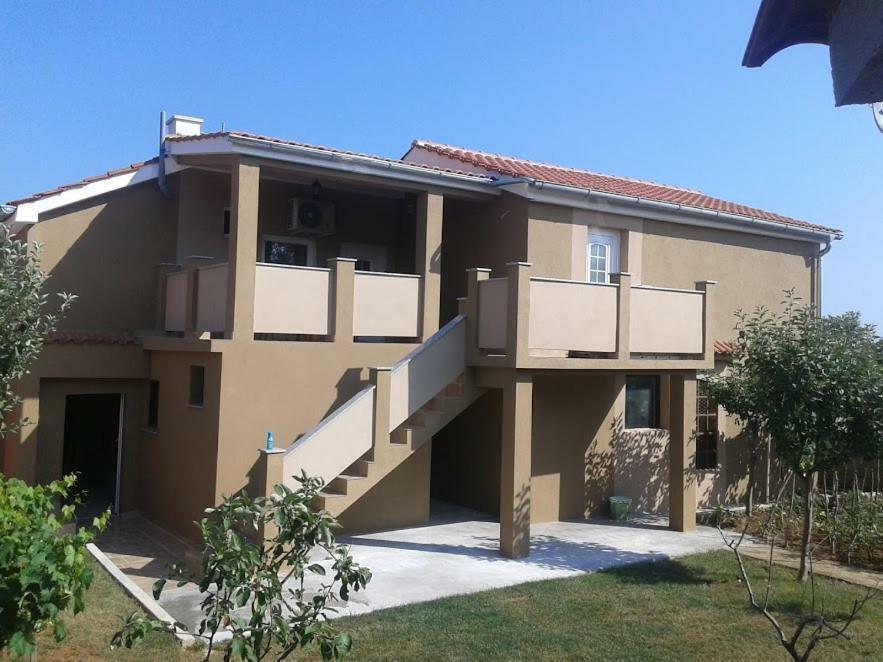 Apartments Anicic Coric Omisalj Bagian luar foto
