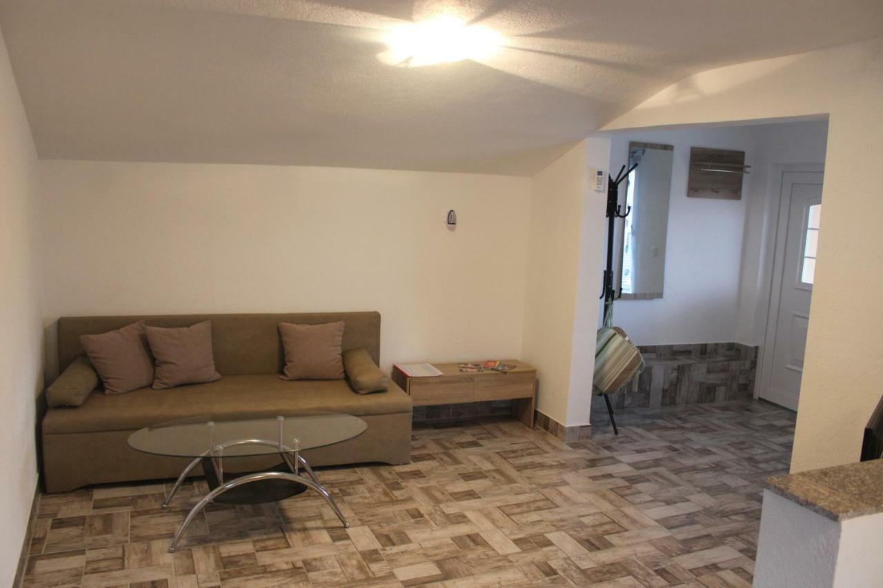Apartments Anicic Coric Omisalj Bagian luar foto